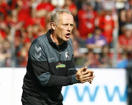 SC Freiburg - TSG 1899 Hoffenheim Christian STREICH, Trainer SCF, Halbkörper, Coachingzone, Gestik, Einzelbild, quer, Fußball, 1.BL Saison 2017 2018