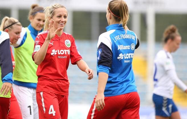 01.10.2017 xcex Deutschland, Jena, Fussball, Frauenfussball Allianz Frauen-Bundesliga Saison 2017 2018 FF USV Jena gegen 1. FFC Frankfurt gut gelaunt: Kathrin Hendrich (Frankfurt)