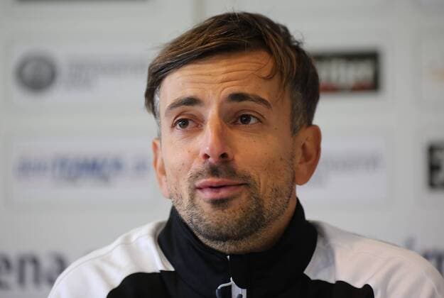 01.10.2017 xcex Deutschland, Jena, Fussball, Frauenfussball Allianz Frauen-Bundesliga Saison 2017 2018 FF USV Jena gegen 1. FFC Frankfurt Cheftrainer Niko Arnautis (Frankfurt)