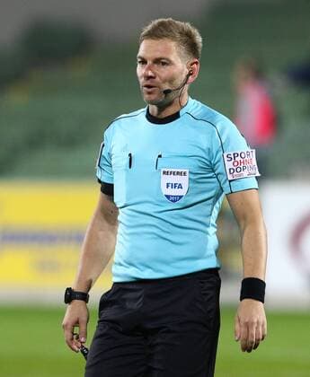 30.09.2017, Pappelstadion, Mattersburg, AUT, 1. FBL, SV Mattersburg vs SK Rapid Wien, 10. Runde, im Bild Manuel Schuettengruber (Referee, Schiedsrichter) during the Austrian Football Bundesliga 10th Round match between SV Mattersburg and SK Rapid Wien at the Pappelstadion in Mattersburg, Austria on 2017 09 30. Mattersburg  EX_THA  