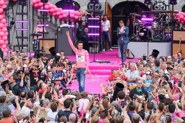 MAASTRICHT - 31-05-2017, wielrennen, huldiging Giro d Italia winnaar Tom Dumoulin op de Markt van Maastricht. Tom bedankt voor de laatste keer zijn fans. Huldiging Tom Dumoulin