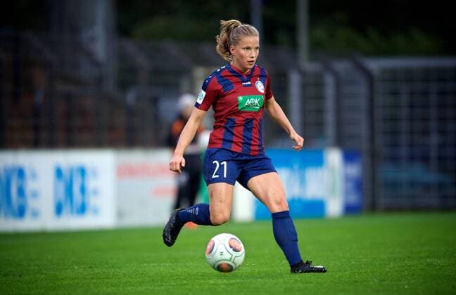 Fussball Frauen 1.Bundesliga 02.10.2017 4. Spieltag Potsdam Karl Liebknecht Stadion 1 FFC Turbine Potsdam geg SV Werder Bremen 1 : 1 Tabea KEMME 21 Turbine Foto camera 4 Eberhard Thonfeld