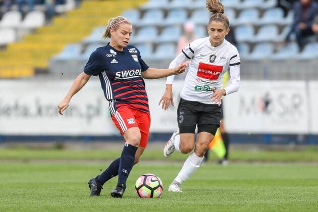 2017.10.04 Konin Pilka nozna kobiet Liga Mistrzyn sezon 2017 2018 KKPK Medyk Konin - Olympique Lyon N z Eugenie Le Sommer (Olympique) , Nikol Kaletka (Medyk) Foto Pawel Jaskolka PressFocus 2017.10.04 Konin Football UEFA Women s Champions League season 2017 2018 KKPK Medyk Konin - Olympique Lyon Credit: Pawel Jaskolka PressFocus NEWSPIX.PL --- Newspix.pl FRANCE OUT!  20171004_PF_PJ002
