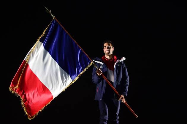 Bilder des Tages - SPORT Martin Fourcade porte Drapeau de la Delegation Francaise aux JO 2018 de Pyeongchang SKI Studio Equipe de France de Ski 03 10 2017 JBAutissier Panoramic 
