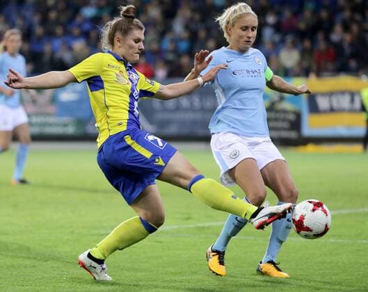 SOCCER - CL women, St.Poelten vs Man.City SANKT POELTEN,AUSTRIA,04.OCT.17 - SOCCER - UEFA Champions League, women, SKN Sankt Poelten vs Manchester City. Image shows Viktoria Pinther (St.Poelten) and Stephanie Houghton (Manchester City). GEPAxpictures xWalterxLuger