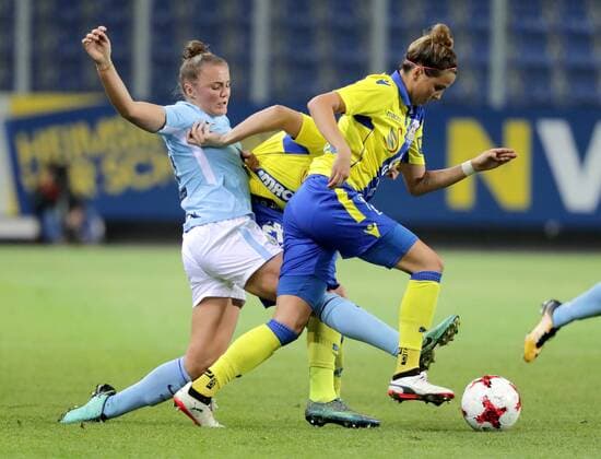 SOCCER - CL women, St.Poelten vs Man.City SANKT POELTEN,AUSTRIA,04.OCT.17 - SOCCER - UEFA Champions League, women, SKN Sankt Poelten vs Manchester City. Image shows Georgia Stanway (Manchester City) and Jennifer Klein (St.Poelten). GEPAxpictures xWalterxLuger