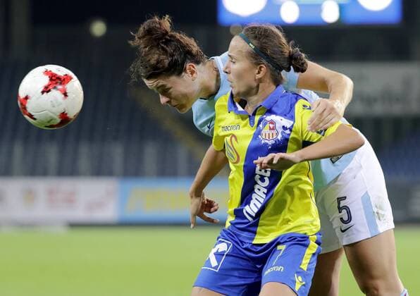 SOCCER - CL women, St.Poelten vs Man.City SANKT POELTEN,AUSTRIA,04.OCT.17 - SOCCER - UEFA Champions League, women, SKN Sankt Poelten vs Manchester City. Image shows Fanny Vago (St.Poelten) and Jennifer Beattie (Manchester City). GEPAxpictures xWalterxLuger