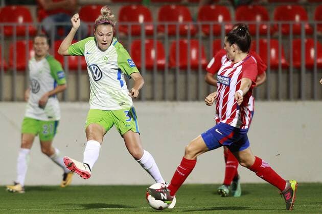Atletico de Madrid s Silvia Meseguer (r) and VfL Wolfsburg s Zsanett Jakabfi during UEFA Womens Champions League 2017 2018, 1 16 Final, 1st match. October 4,2017.  (20171004265)