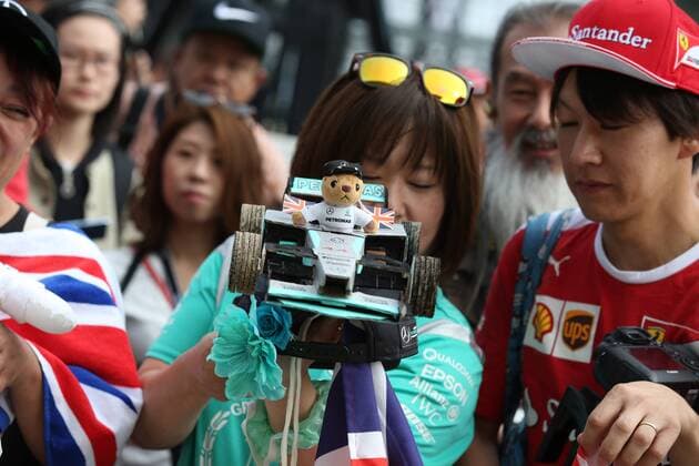 05.10.2017- Lewis Hamilton (GBR) Mercedes AMG F1 W08 fan Japanese Grand Prix, Suzuka 05 - 08 October 2017 05.10.2017- Lewis Hamilton (GBR) Mercedes AMG F1 W08 fan 