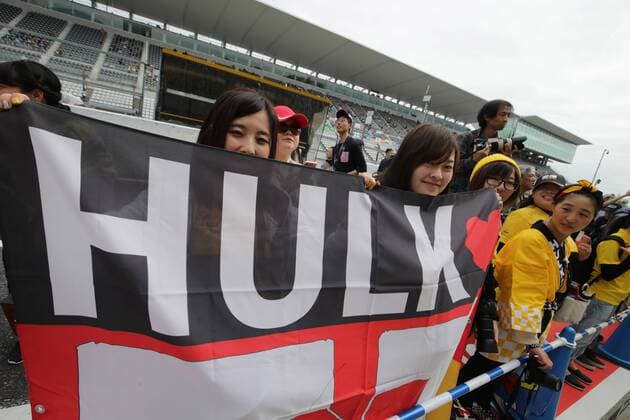 05.10.2017- Nico Hulkenberg (GER) Renault F1 Team RS17 fans Japanese Grand Prix, Suzuka 05 - 08 October 2017 05.10.2017- Nico Hulkenberg (GER) Renault Sport F1 Team RS17 fans 