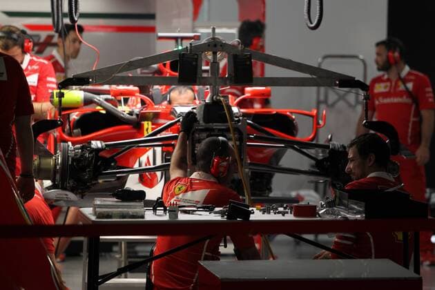 05.10.2017- Mechanics works on Scuderia Ferrari SF70H Japanese Grand Prix, Suzuka 05 - 08 October 2017 05.10.2017- Mechanics works on Scuderia Ferrari SF70H 
