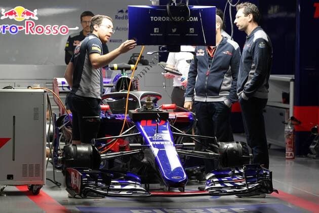 05.10.2017- Halo Installed on Scuderia Toro Rosso STR12 Japanese Grand Prix, Suzuka 05 - 08 October 2017 05.10.2017- Halo Installed on Scuderia Toro Rosso STR12 