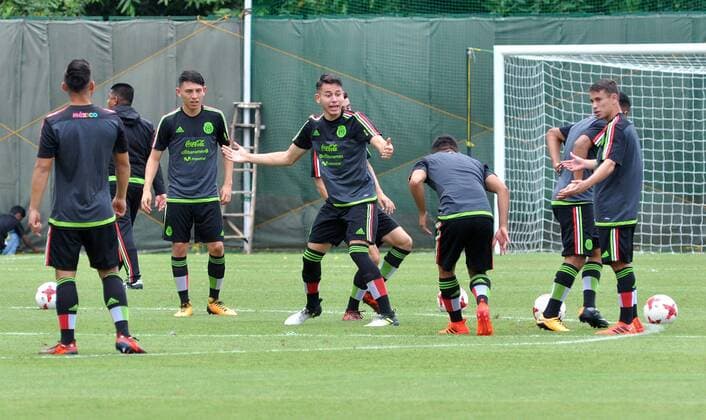 India: Mexico practice session ahead of FIFA U 17 Players of the Mexico football team during a practice session ahead of FIFA U 17 World Cup India 2017.  SaikatxPaulx xPacificxPress
