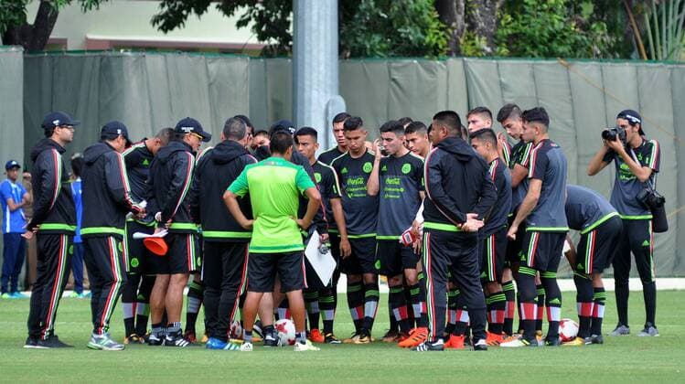 India: Mexico practice session ahead of FIFA U 17 Players of the Mexico football team during a practice session ahead of FIFA U 17 World Cup India 2017.  SaikatxPaulx xPacificxPress