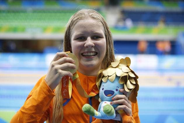 RIO DE JANEIRO , 10-09-2016 , zwemmen, Paralympische Zomerspelen 2016 , Barra , Olympic Aquatics Stadium , vrouwen, 400 meter vrije slag S11, finale , Liesette Bruinsma wint goud PS 2016 zwemmen finales 10-09-2016