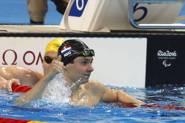 RIO DE JANEIRO , 10-09-2016 , zwemmen, Paralympische Zomerspelen 2016 , Barra , Olympic Aquatics Stadium , mannen, 100 meter rugslag S10, finale , Olivier van de Voort wint zilver PS 2016 zwemmen finales 10-09-2016