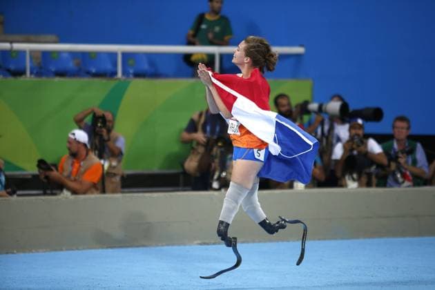 RIO DE JANEIRO , 15-09-2016, Paralympische Zomerspelen 2016 , olympisch stadion , atletiek, vrouwen, 200 meter T44 , finale , Marlou van Rhijn wint goud . PS 2016 Marlou van Rhijn goud op 200 m