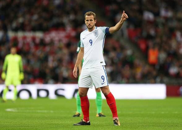 5th October 2017, Wembley Stadium, London, England; FIFA World Cup WM Weltmeisterschaft Fussball Qualification, England versus Slovenia; Harry Kane, the England captain giving the thumbs up sign to a team mate during the 1st half  ActionPlus11937830