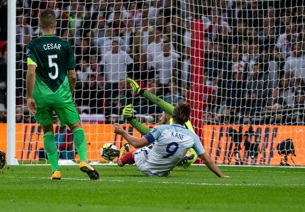 England v Slovenia 2018 FIFA World Cup WM Weltmeisterschaft Fussball Qualifying Harry Kane of England scores the winning goal during the 2018 FIFA World Cup Qualifying match at Wembley Stadium, London, UK Content Not Available For UK Newspapers Copyright: xLiamxMcAvoyx FIL-10771-0052