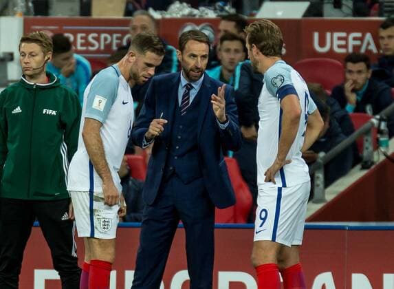 England v Slovenia 2018 FIFA World Cup WM Weltmeisterschaft Fussball Qualifying Gareth Southgate manager of England gives instructions to Jordan Henderson and Harry Kane of England during the 2018 FIFA World Cup Qualifying match at Wembley Stadium, London, UK Content Not Available For UK Newspapers Copyright: xLiamxMcAvoyx FIL-10771-0059