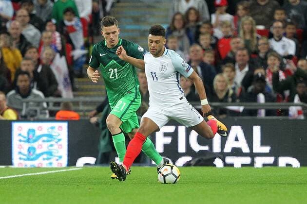England v Slovenia 2018 FIFA World Cup WM Weltmeisterschaft Fussball Qualifying Benjamin Verbic of Slovenia and Alex Oxlade Chamberlain of England in action during the 2018 FIFA World Cup Qualifying match at Wembley Stadium, London, UK. Content Not Available For UK Newspapers Copyright: xPaulxChestertonx FIL-10770-0039