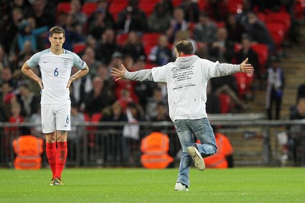 England v Slovenia 2018 FIFA World Cup WM Weltmeisterschaft Fussball Qualifying The match was halted by a pitch invader from the England section during the 2018 FIFA World Cup Qualifying match at Wembley Stadium, London, UK. Content Not Available For UK Newspapers Copyright: xPaulxChestertonx FIL-10770-0075