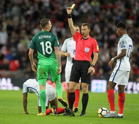 Bilder des Tages - SPORT England v Slovenia 2018 FIFA World Cup WM Weltmeisterschaft Fussball Qualifying Valter Birsa of Slovenia gets a yellow card from Referee Felix Zwayer for his foul on Raheem Sterling of England during the 2018 FIFA World Cup Qualifying match at Wembley Stadium, London, UK. Content Not Available For UK Newspapers Copyright: xPaulxChestertonx FIL-10770-0095