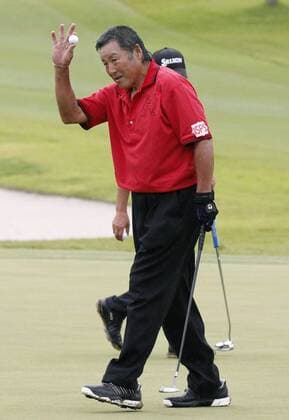 Golf: Ozaki shoots his age with 70 Masashi Jumbo Ozaki acknowledges the gallery after shooting his age in the second round of the Honma Tourworld Cup, a regular Japanese professional golf tour event, at Kyowa Country Club in Toyota, Aichi Prefecture, on Oct. 6, 2017. The 70-year-old Ozaki shot a 1-under-par 70. 