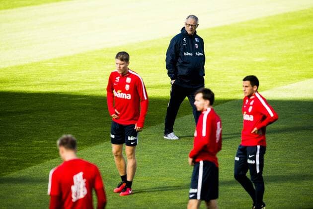 171006 Lars Lagerbäck, head coach of Norway, during a training session on October 6, 2017 in Oslo. Photo: Jon Olav Nesvold BILDBYRAN kod JE 160036  Copyright: JONxOLAVxNESVOLD BB171006BB005