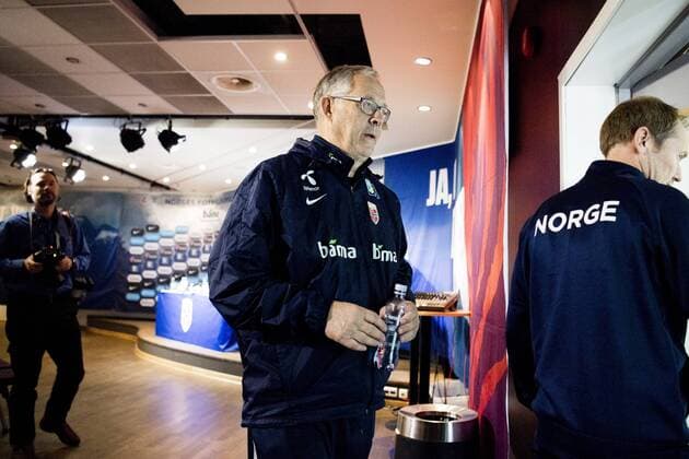 171006 Lars Lagerbäck, head coach of Norway, leaves a press conference PK Pressekonferenz on October 6, 2017 in Oslo. Photo: Jon Olav Nesvold BILDBYRN kod JE 160037  Copyright: JONxOLAVxNESVOLD BB171006BB081