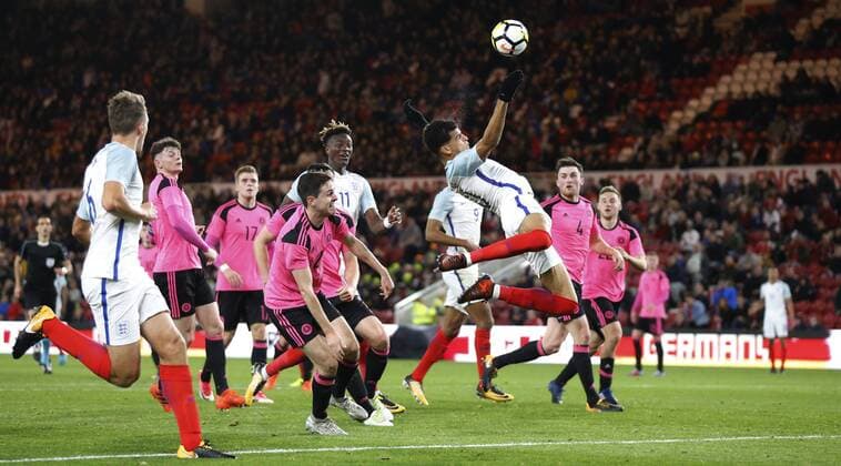 England U21 U 21 v Scotland U21 UEFA EURO EM Europameisterschaft Fussball U21 2017 Qualifiers Dominic Solanke (wearing gloves) of England U21 heads towards goal during the UEFA Euro U21 2017 Qualifiers match at the Riverside Stadium, Middlesbrough Content Not Available For UK Newspapers Copyright: xSimonxMoorex FIL-10772-0052