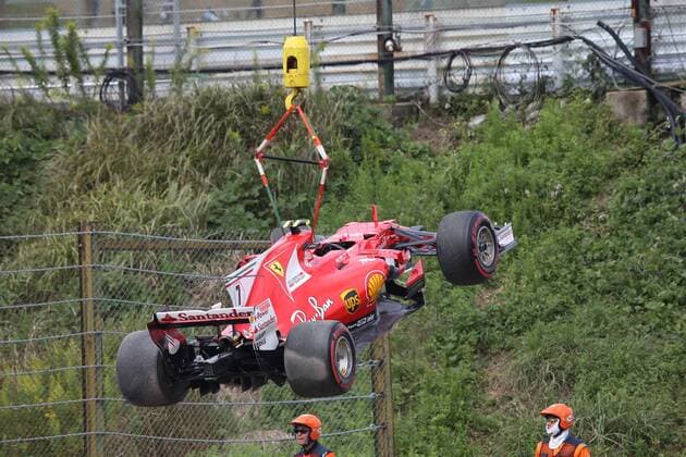 Bilder des Tages - SPORT 07.10.2017- free practice 3, Kimi Raikkonen (FIN) Scuderia Ferrari SF70H after the crash Japanese Grand Prix, Suzuka 05 - 08 October 2017 07.10.2017- free practice 3, Kimi Raikkonen (FIN) Scuderia Ferrari SF70H after the crash 