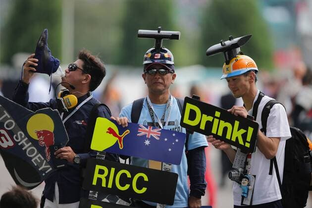 07.10.2017- Daniel Ricciardo (AUS) Red Bull Racing RB13 fans Japanese Grand Prix, Suzuka 05 - 08 October 2017 07.10.2017- Daniel Ricciardo (AUS) Red Bull Racing RB13 fans 