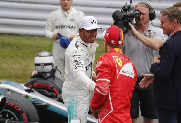 Motorsports: FIA Formula One World Championship WM Weltmeisterschaft 2017, Grand Prix of Japan, 44 Lewis Hamilton (GBR, Mercedes AMG Petronas Formula One Team), 5 Sebastian Vettel (GER, Scuderia Ferrari), Suzuka Japan