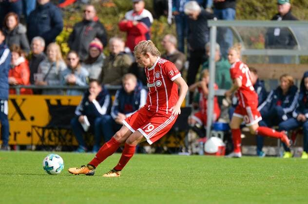 Carina Wenninger (FC Bayern Muenchen) Alberweiler, Deutschland, 07.10.2017, Fussball, DFB-Pokal der Frauen, SV Alberweiler - FC Bayern München, xklx