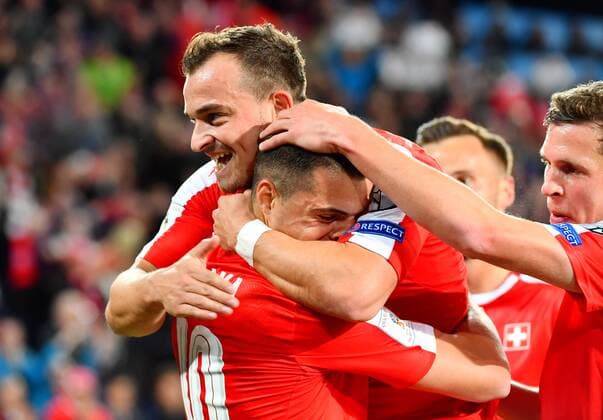 07-10.17:Basel Schweiz Stadion St.Jakob-Oark Fussball Herren WM-Qualifikation Sauson 2017 2018 Schweiz- Ungarn .Bild zeigt Torschuetze Granit Xhaka und Xherdan Shaqiri jubeln (SUI) Jubel Torjubal Aktion 