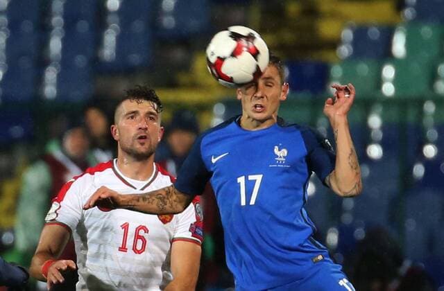 Fußball, WM Quali, Bulgarien - Frankreich 07.10.2017 Sofia Bulgaria-France FIFA World Cup WM Weltmeisterschaft Fussball Russia 2018 European qualifiers men s football Andrej Galabinov(L) Bulgaria,Lucas Digne(r) France :Str 