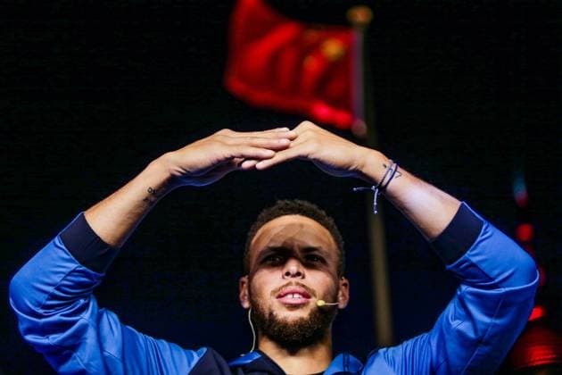 NBA Basketball Herren USA star Stephen Curry of Golden State Warriors attends the launch event of the Under Armour Curry 4 in Shanghai, China, 7 October 2017. Stephen Curry highlights launch event of Under Armour Curry 4 in Shanghai  20171007_08326