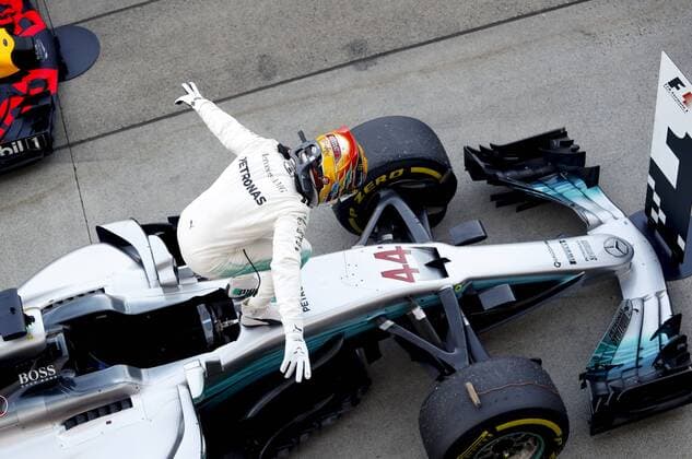 Motorsports: FIA Formula One World Championship WM Weltmeisterschaft 2017, Grand Prix of Japan, 44 Lewis Hamilton (GBR, Mercedes AMG Petronas Formula One Team), parc ferme Suzuka Japan
