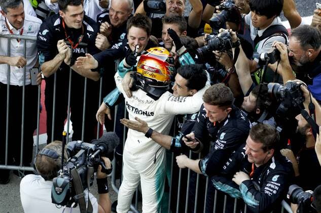 Motorsports: FIA Formula One World Championship WM Weltmeisterschaft 2017, Grand Prix of Japan, 44 Lewis Hamilton (GBR, Mercedes AMG Petronas Formula One Team), 44 Lewis Hamilton (GBR, Mercedes AMG Petronas Formula One Team), parc ferme Suzuka Japan