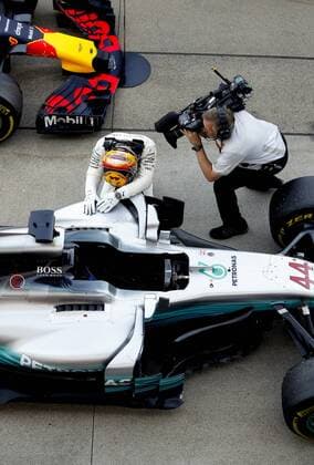 Motorsports: FIA Formula One World Championship WM Weltmeisterschaft 2017, Grand Prix of Japan, 44 Lewis Hamilton (GBR, Mercedes AMG Petronas Formula One Team), 44 Lewis Hamilton (GBR, Mercedes AMG Petronas Formula One Team), parc ferme Suzuka Japan