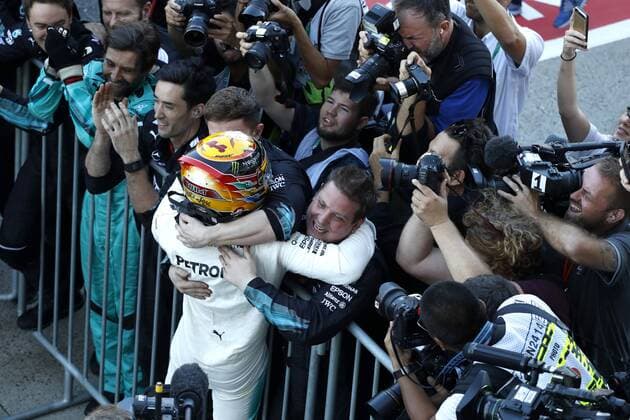 Motorsports: FIA Formula One World Championship WM Weltmeisterschaft 2017, Grand Prix of Japan, parc ferme 44 Lewis Hamilton (GBR, Mercedes AMG Petronas Formula One Team), Suzuka Japan
