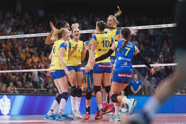 Hannover, Deutschland, 08.10.2017: Schwerin gewinnt beim Spiel zwischen SSC Palmberg Schwerin und Allianz MTV Stuttgart beim Volleyball Supercup 2017.