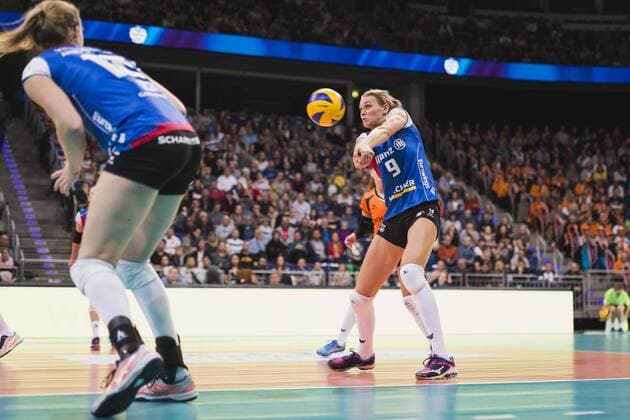 Hannover, Deutschland, 08.10.2017: Nika Daalderop (Stuttgart 9) beim Spiel zwischen SSC Palmberg Schwerin und Allianz MTV Stuttgart beim Volleyball Supercup 2017.