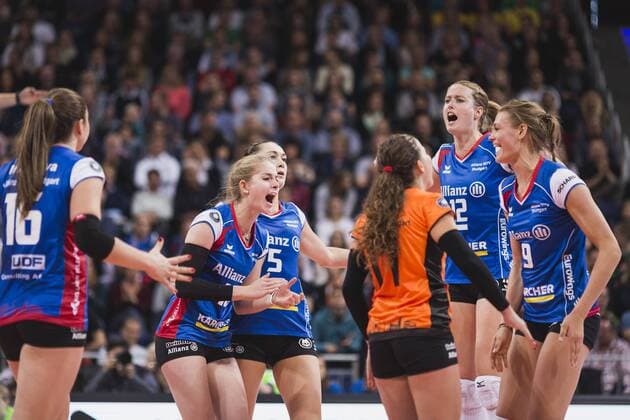 Hannover, Deutschland, 08.10.2017: Jubel Stuttgart beim Spiel zwischen SSC Palmberg Schwerin und Allianz MTV Stuttgart beim Volleyball Supercup 2017.