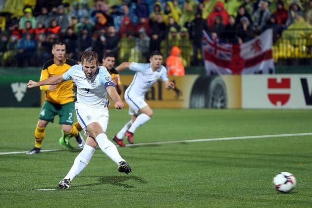Themen der Woche - SPORT Bilder des Tages - SPORT Lithuania v England 2018 FIFA World Cup WM Weltmeisterschaft Fussball Qualifying Harry Kane of England scores his sides 1st goal from the penalty spot during the 2018 FIFA World Cup Qualifying match at LFF Stadium, Vilnius Content Not Available For UK Newspapers Copyright: xPaulxChestertonx FIL-10791-0052