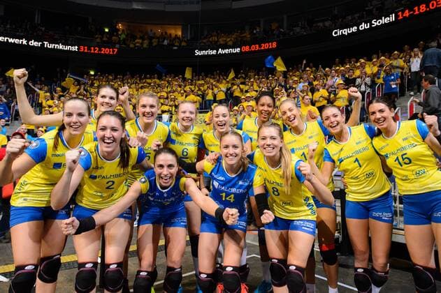 Themen der Woche - SPORT Bilder des Tages - SPORT 08.10.2017, TUI Arena, Hannover Volleyball, Supercup, SSC Palmberg Schwerin vs. Allianz MTV Stuttgart Jubel Schwerin nach Sieg Gewinner Supercup 2018: SSC Palmberg Schwerin