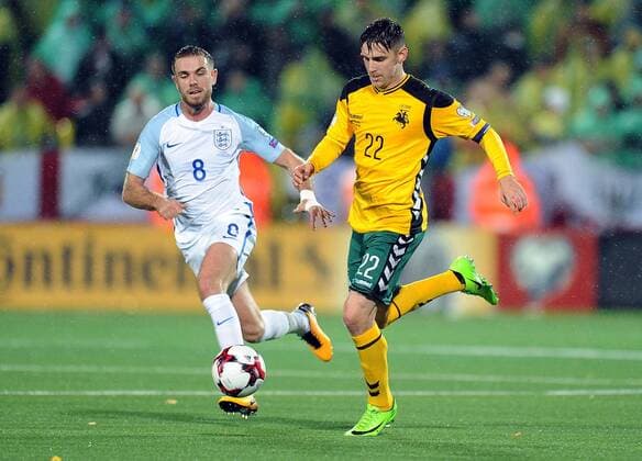 2017.10.08 Wilno Vilnius Litwa Lithuania Pilka nozna Kwalifikacje do Mistrzostw Swiata Rosja 2018 Litwa - Anglia N z Jordan Henderson, Fiodor Cernych Foto Norbert Barczyk PressFocus 2017.10.08 Wilno Vilnius Litwa Lithuania Football European Qualifiers FIFA World Cup WM Weltmeisterschaft Fussball Russia 2018 Lithuania v England Jordan Henderson, Fiodor Cernych Credit: Norbert Barczyk PressFocus NEWSPIX.PL --- Newspix.pl  20171008NB0054