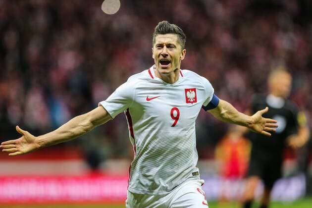 Themen der Woche - SPORT Bilder des Tages - SPORT Fußball, WM Quali, Polen - Montenegro October 8, 2017 - Warsaw, Poland - Robert Lewandowski (POL) celebrates a goal with during Poland and Montenegro World Cup 2018 qualifier match in Warsaw, Poland, on 8 October 2017. POLAND won 4-2 and take on their World Cup 2018 qualifier. Poland v Montenegro - WC2018 qualifier  - ZUMAn230 20171008_zaa_n230_525 Copyright: xFotoxOlimpikx