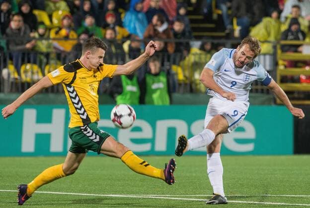 (171009) -- VILNIUS, Oct. 9, 2017 -- Harry Kane (R) of England vies with Edvinas Girdvainis of Lithuania during the FIFA World Cup WM Weltmeisterschaft Fussball European Qualifying Group F match between Lithuania and England in Vilnius, Lithuania, on Oct. 8, 2017. England won 1-0. ) (SP)LITHUANIA-VILNIUS-WORLD CUP QUALIFIER-LITHUANIA VS ENGLAND AlfredasxPliadis 